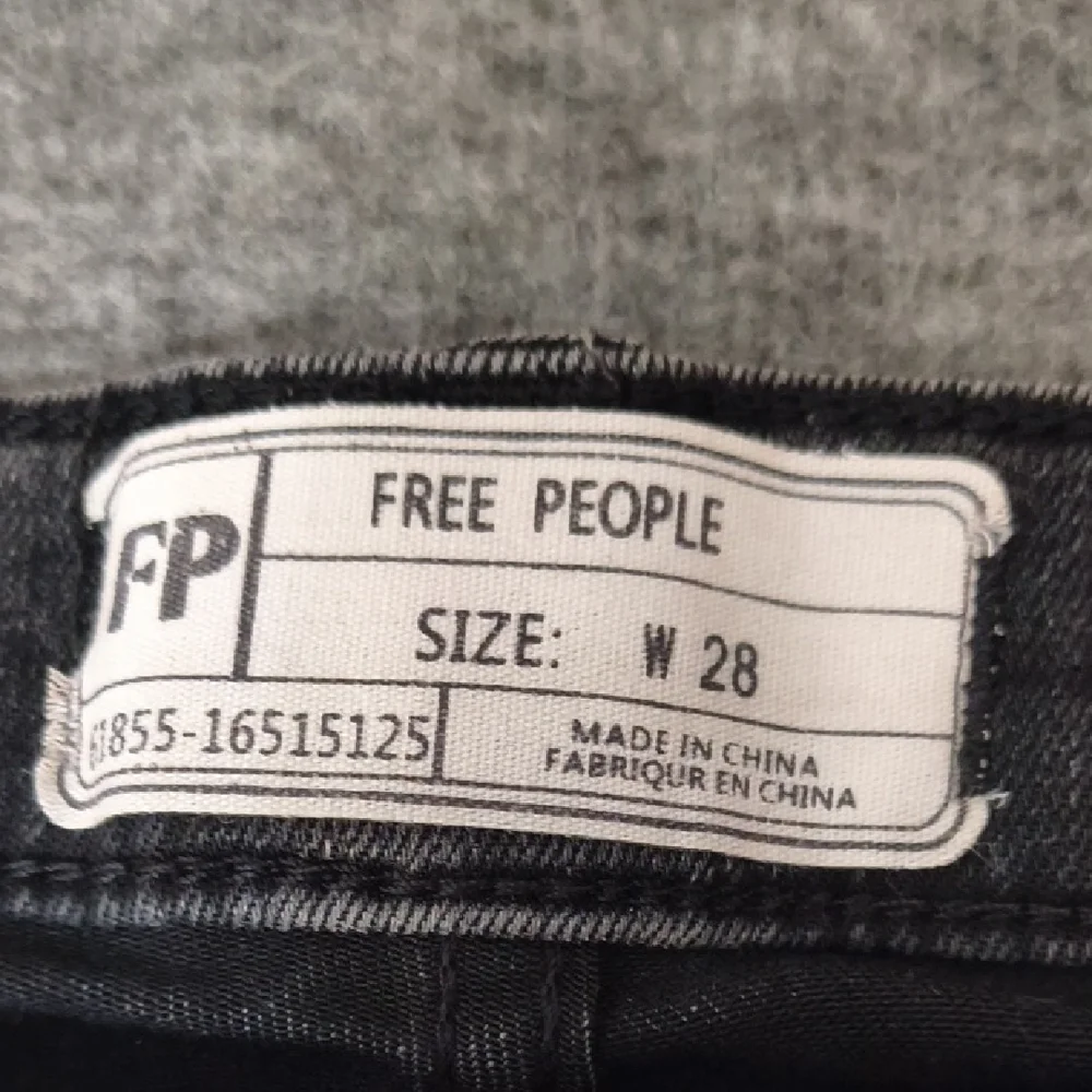 Free People Women's Black Distressed Unfinished Hem Ankle Jeans Size 28